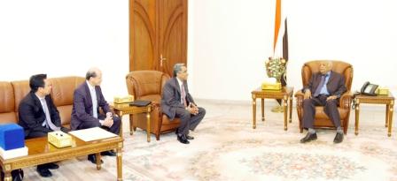 رئيس الوزراء لدى استقباله وفد شركة ميدكو الاندونيسية