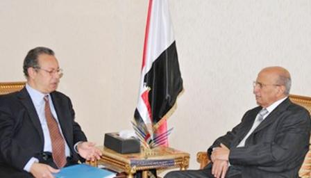 وزير الخارجية لدى لقائه المبعوث الأممي بن عمر