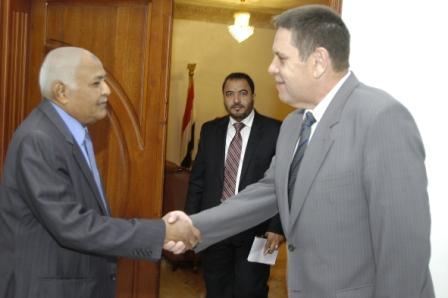 رئيس الوزراء لدى استقباله  سفير جمهورية روسيا الاتحادية أمس