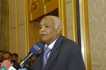 باسندوة يلقي كلمته في الاحتفال أمس