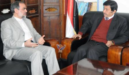 وزير التعليم الفني يلتقي سفير ايران