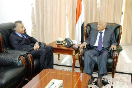 .. ويستقبل الممثل المقيم للمفوضية السامية للأمم المتحدة لشئون اللاجئين في اليمن