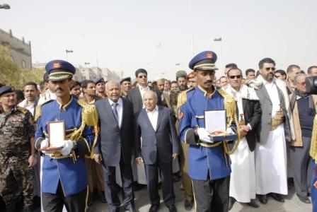 جانب من مشيعي المناضل الكبير القاضي عبدالسلام محمد صبرة أمس