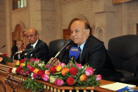 نائب الرئيس يلقي كلمته في اللقاء الموسع أمس