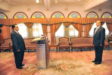 محافظ عدن يؤدي اليمين الدستورية أمام رئيس الجمهورية أمس