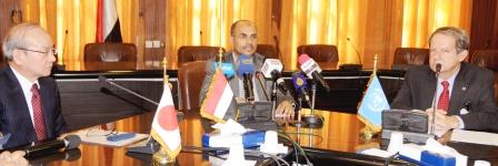 وزير التخطيط في المؤتمر الصحفي أمس