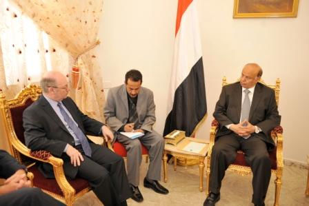 رئيس الجمهورية لدى استقباله وزير الدولة لشؤون الشرق الأوسط في المملكة المتحدة أمس