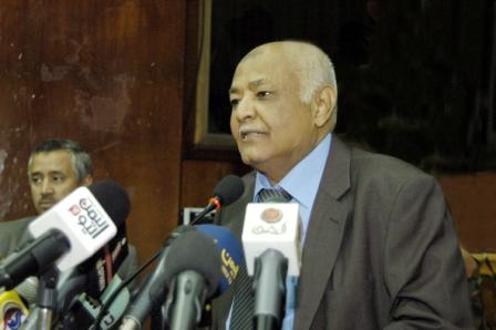 باسندوة يلقي كلمته في افتتاح أعمال المؤتمر الوطني للمرأة أمس