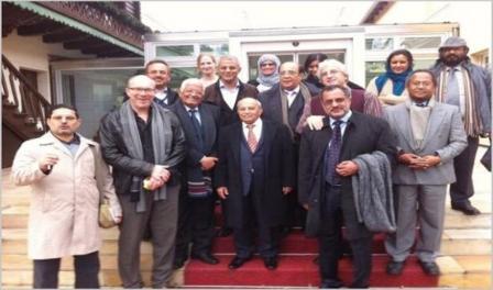 صورة لممثلي الأطراف التي تتحاور في ألمانيا ويبدو في الصورة حيدر العطاس ود. عبدالكريم الإرياني و د. ياسين نعمان والنائب يحيى الحوثي