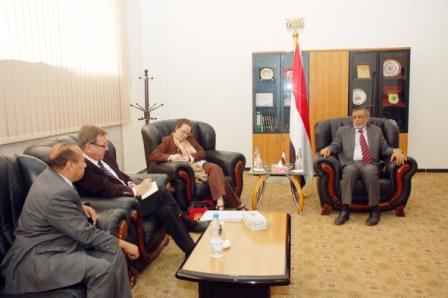 نائب رئيس مجلس النواب لدى استقباله مسؤولة المساعدات الأوروبية للبرلمان