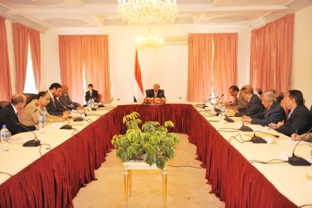 رئيس الجمهورية لدى ترؤسه الاجتماع الاستثنائي لمجلس الوزراء أمس