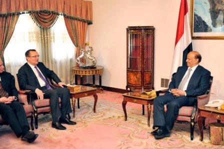 رئيس الجمهورية لدى استقباله مساعد وزيرة الخارجية الأمريكية لشئون الشرق الأوسط أمس