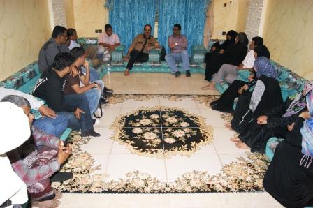 .. ويستقبل عدداً من الناشطين والناشطات في محافظة عدن