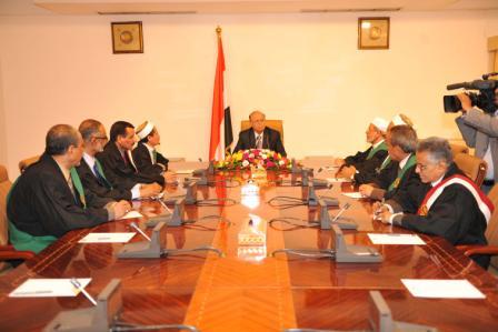 رئيس الجمهورية أثناء الاجتماع الاستثنائي مع مجلس القضاء الأعلى أمس