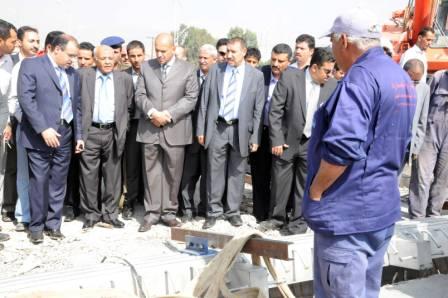 باسندوة لدى اطلاعه على أحد المشاريع في أمانة العاصمة أمس