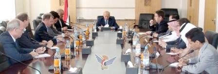 وزير الخارجية لدى لقائه سفراء وممثلي الدول دائمة العضوية بمجلس الأمن ومجلس التعاون لدول الخليج العربية أمس