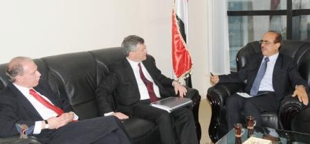 وزير الإعلام يبحث مع مسؤول مكافحة الإرهاب بوزارة الخارجية الأمريكية جوانب التعاون بين البلدين