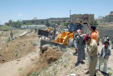 جانب من إزالة المظاهر المسلحة في حي صوفان والنهضة أمس