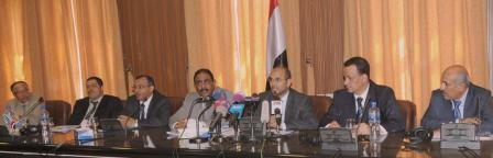 جانب من اجتماع الحكومة ومجتمع المانحين أمس