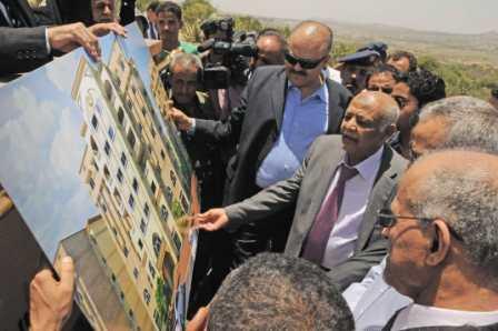 باسندوة لدى تفقده مشروع هايبر أمس