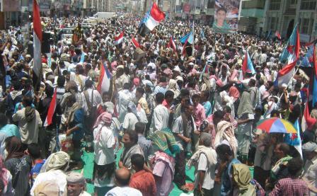 جانب من مسيرة الحراك الجنوبي السلمي في المعلا أمس