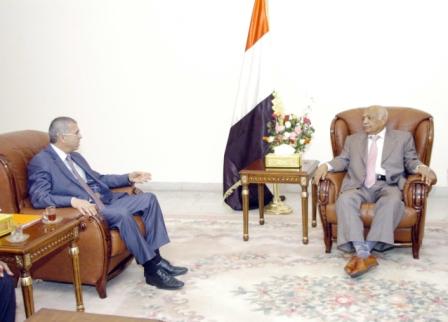 رئيس الوزراء لدى استقباله مسؤول قسم الشرق الأوسط وشمال أفريقيا