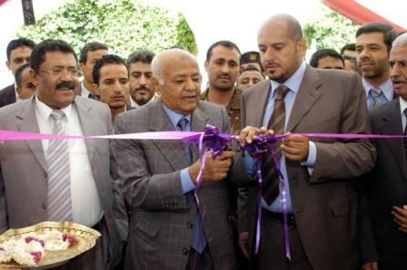 باسندوة لدى تدشينه فعاليات المهرجان الأسبوعي الثقافي الجماهيري أمس