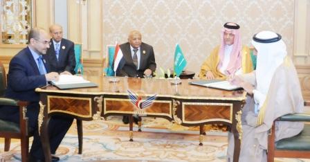 أثناء توقيع اتفاقية دعم قطاع الكهرباء بحضور رئيس الوزراء