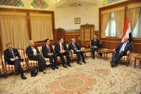 رئيس الجمهورية أثناء استقباله سفراء دول مجلس الأمن أمس