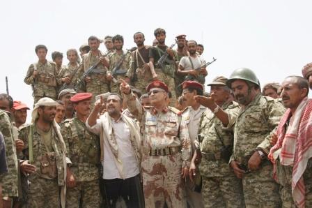 وزير الدفاع يقوم بزيارة ميدانية يتفقد خلالها الوحدات العسكرية والأمنية في شقرة وزنجبار