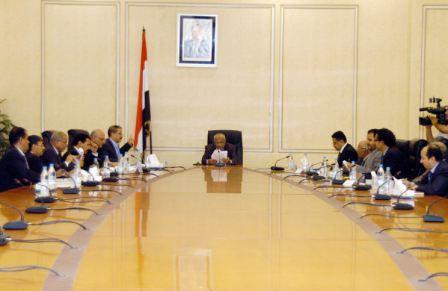 جانب من اجتماع اللجنة العليا لتسويق النفط الخام أمس