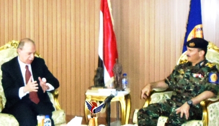 رئيس أركان قوات الأمن المركزي لدى لقائه السفير الأمريكي أمس