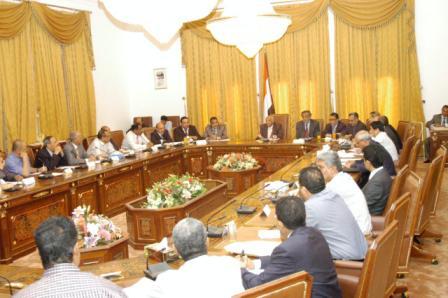 مجلس الوزراء اثناء اجتماعه أمس بعدن