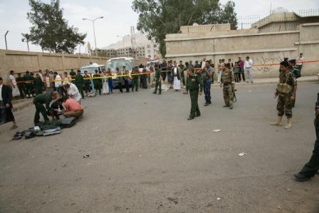 جانب من مسرح الجريمة الإرهابية في كلية الشرطة أمس