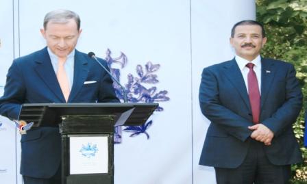 وزير النفط والمعادن خلال حفل الاستقبال الذي اقامته السفارة الفرنسية بصنعاء