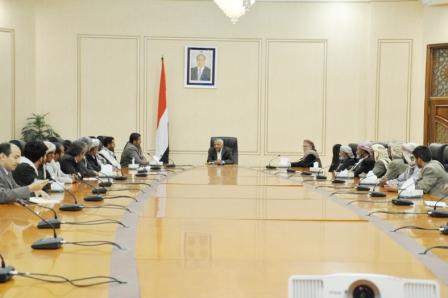 رئيس الوزراء لدىاستقباله تكتل وجهاء ومشايخ نهم