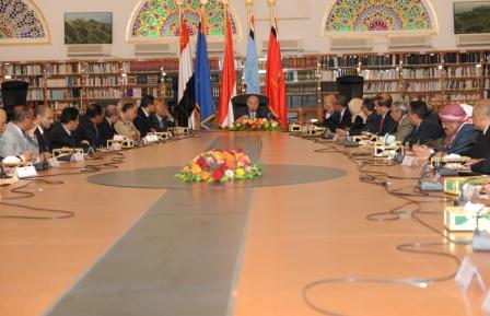 رئيس الجمهورية لدى ترؤسه الاجتماع الاستثنائي لحكومة الوفاق أمس