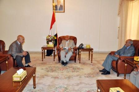 رئيس الوزراء لدى استقباله رئيس المنتدى الإنساني العالمي الدكتور هاني البنا أمس