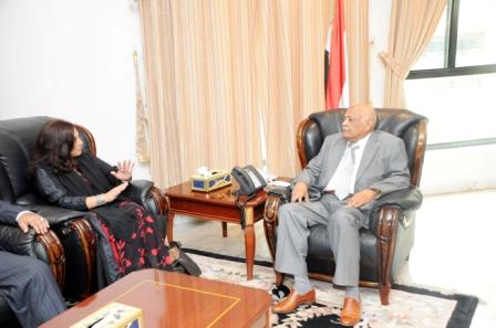 رئيس الوزراء لدى استقباله رئيسة المعهد الالماني للآثار