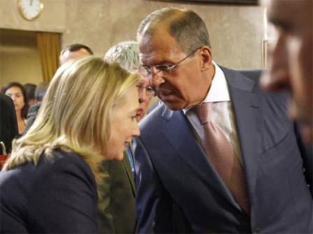 وزير الخارجية الروسي مع نظيرته الأميركية هيلاري كلينتون