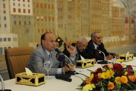 رئيس الجمهورية أثناء لقائه هيئة وأعضاء مجلس الشورى أمس