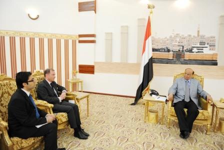 .. ويستقبل سفير جمهورية فرنسا بصنعاء فرنك جوليه