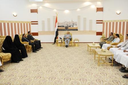 رئيس الجمهورية لدى استقباله مجموعة من حفظة القرآن الكريم أمس