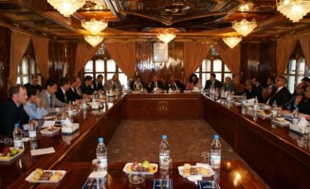 جانب من اجتماع لجنة التحضير للحوار مع وفد المجتمع الدولي أمس