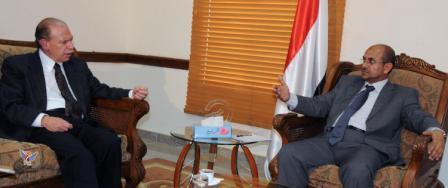 وزير التخطيط لدى لقائه السفير الأمريكي أمس