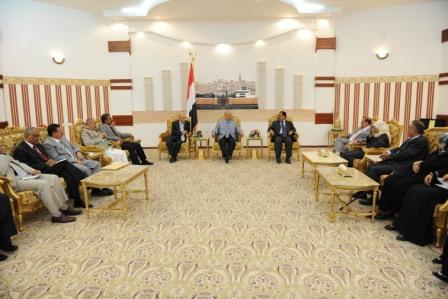 رئيس الجمهورية أثناء لقائه اللجنة العامة للمؤتمر الشعبي العام أمس الأول