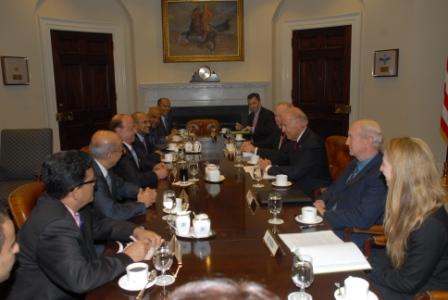 الرئيس عبدربه منصور يجري مباحثات مع مسؤولين أمريكيين