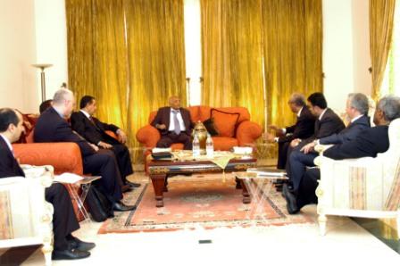 رئيس الوزراء لدى استقباله وفد مجموعة العتيبة الاستثمارية الإماراتية