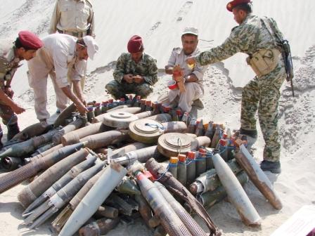 القذائف الفاسدة والمتفجرات والألغام التي تم تجميعها من محافظة أبين