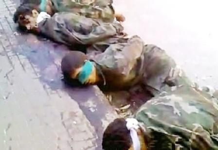 جنود سوريون أعدمتهم المعارضة المسلحة